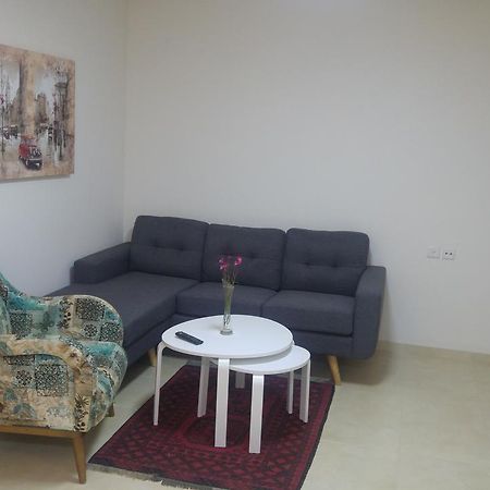 Sabba'S Apartment Kefar Sava Bagian luar foto